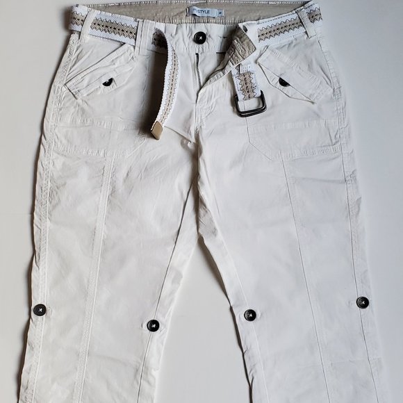 2/$30 Women's White Capri Shorts Belted Many Pockets Cotton Summer Beachy NWOT - Picture 2 of 8